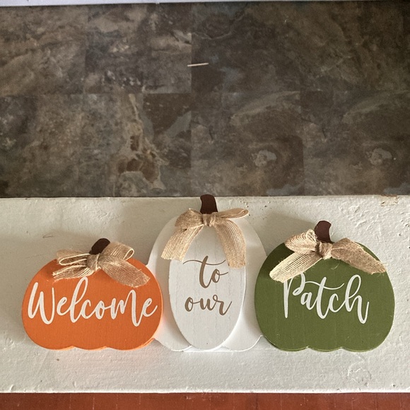 NWT- Welcome To Our Patch- Triple Wooden Pumpkin Sign w/ Easel Stand - Picture 14 of 17